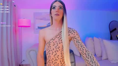 CLOE REMINTON online show from January 8, 1:31 pm