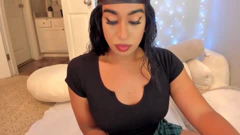    ........ Instagram  Lorysexys online show from November 5, 5:07 am