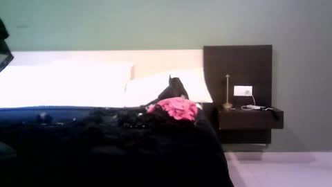 Linda Cross online show from October 26, 10:17 pm