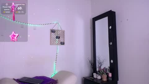 Cute horny1 online show from October 11, 2:58 am