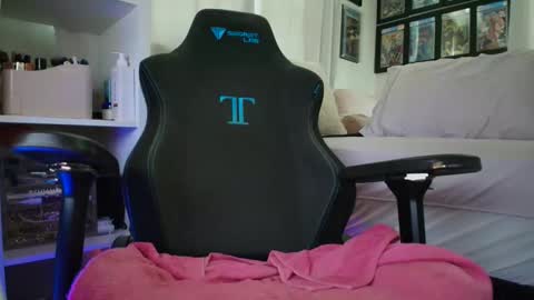 Sandra Love online show from March 7, 4:02 pm