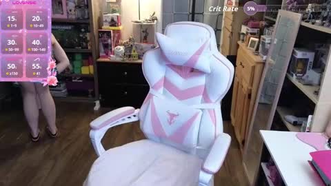 Snapshot of cutie_velvette chatting on October 30, 4:17 pm Cutie Velvette online show from October 30, 4:17 pm