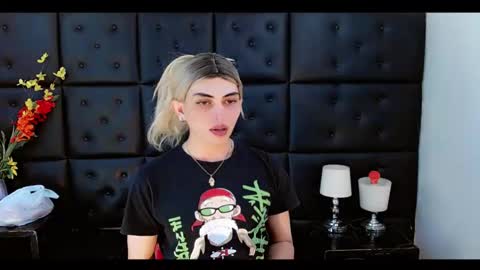 daniela_pink_ online show from March 8, 7:50 pm