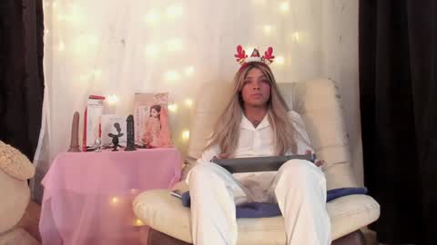 Nicolle online show from December 22, 3:00 am