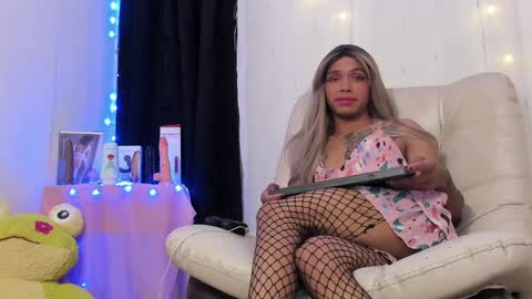 Nicolle online show from January 5, 1:09 am