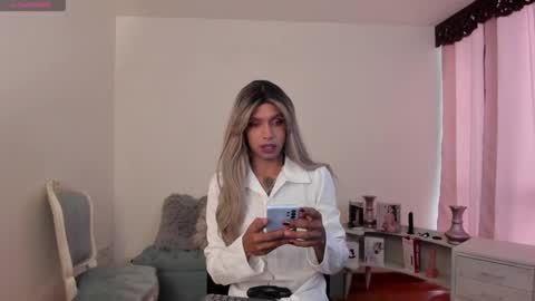 Nicolle online show from March 3, 1:37 pm