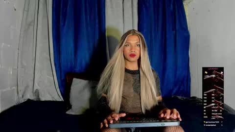 Nicolle online show from October 10, 8:43 pm