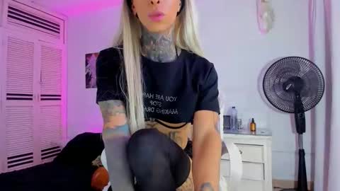 drippyorlove online show from December 2, 9:07 pm