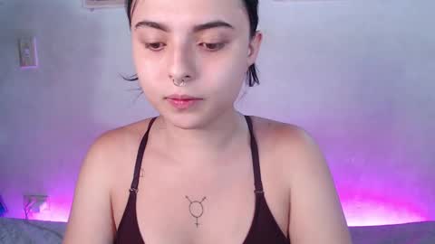 Elizabeth Taylor online show from February 24, 1:24 am