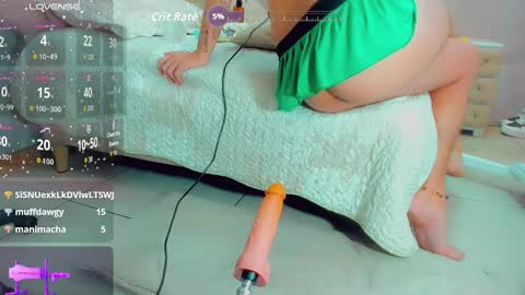 EmillySaenz online show from November 27, 6:32 pm