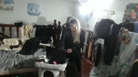 emma online show from March 9, 12:42 am