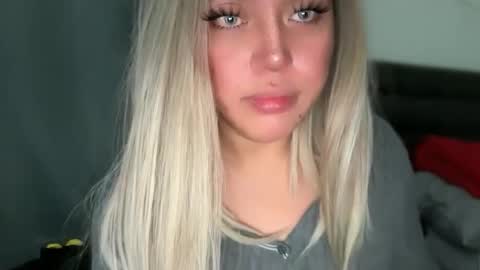 YourDreamGirl Emma  online show from April 1, 1:41 pm