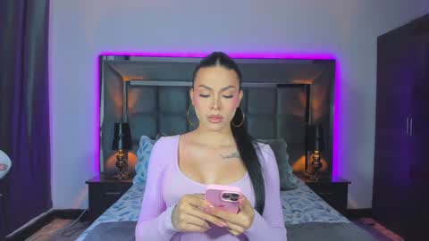 Emmily Santibaez online show from January 26, 12:22 pm