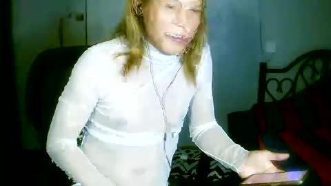 CHUN LY online show from December 20, 7:22 am