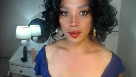 erika_madrigal online show from September 17, 6:40 am