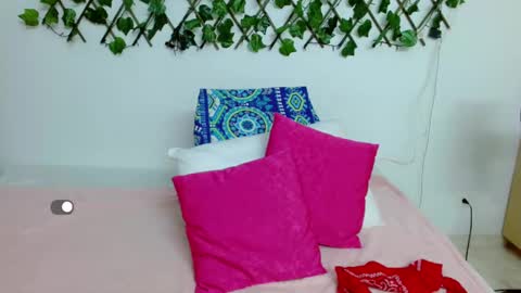 Eva   online show from February 9, 7:09 pm