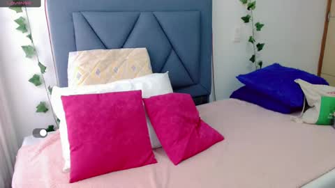 Eva   online show from February 20, 6:24 pm