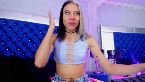 evanllelyne online show from November 20, 12:49 pm