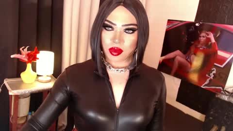 Snapshot of fascinating_ts_vana chatting on January 23, 6:35 pm vana online show from January 23, 6:35 pm