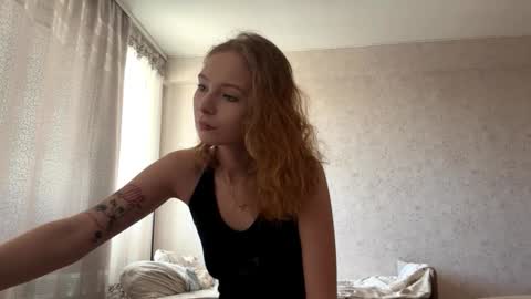 Snapshot of geneviveseay chatting on September 11, 11:07 am Emmi online show from September 11, 11:07 am