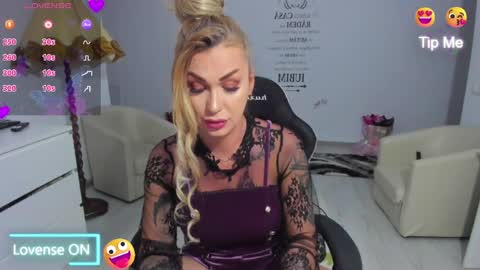 Nicole.. online show from April 2, 7:01 pm