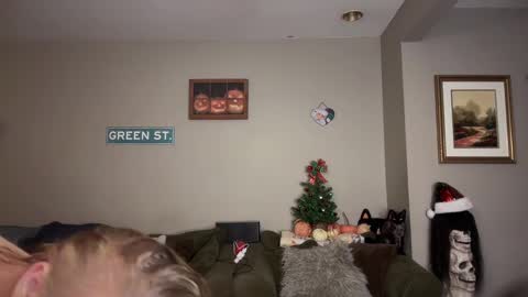 SexQueen Nikki online show from December 17, 2:23 am