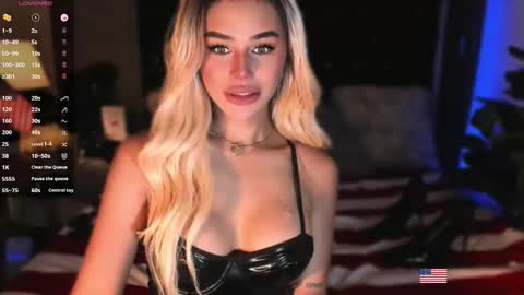 Snapshot of hanny113826 chatting on October 13, 2:03 am zyragoddes online show from October 13, 2:03 am