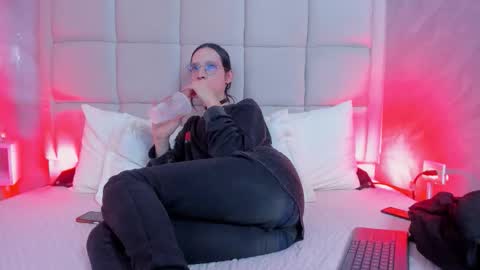 Keira Hecate online show from December 2, 8:23 pm