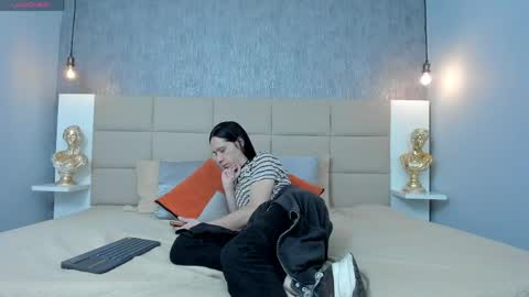 Keira Hecate online show from April 20, 7:15 pm