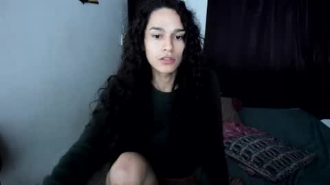 helena_spellman online show from April 16, 11:33 am