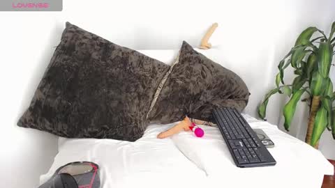 HILARY online show from February 15, 2:05 am