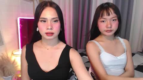 hoelymolly online show from March 8, 5:05 pm