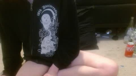 Holly Hawkes online show from April 18, 10:43 pm