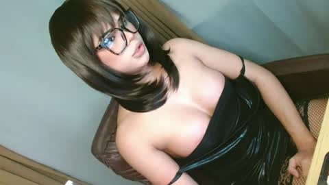 hotasian_ online show from June 12, 5:01 pm