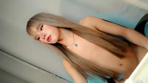 hotchescacummer online show from January 9, 6:24 pm