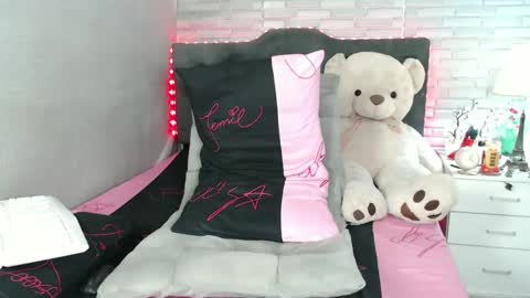 HotTrannyCock online show from December 16, 6:05 pm