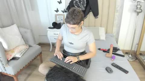 hunter exe  online show from April 19, 3:51 am