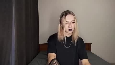 Jade online show from December 18, 2:33 pm