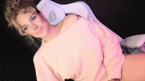 Candy Moore online show from March 29, 3:45 pm