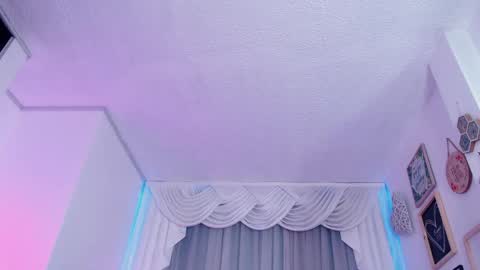 Isabelle Daza online show from April 4, 12:14 pm