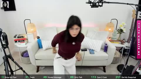 itschloelaurent online show from May 24, 3:42 pm
