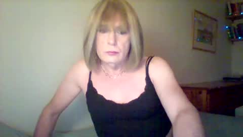 Snapshot of izzy_mchoney chatting on December 29, 2:06 am izzy_mchoney online show from December 29, 2:06 am