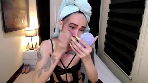 Anne Fox online show from April 1, 2:02 am