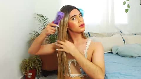 Jhuan Nhez online show from April 24, 8:01 pm