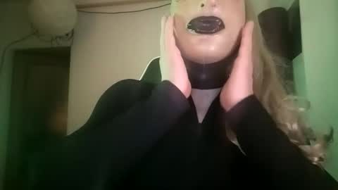 Snapshot of joanesxfree chatting on February 15, 11:16 pm The sweetest toy online show from February 15, 11:16 pm