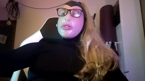 Snapshot of joanesxfree chatting on March 3, 11:23 pm The sweetest toy online show from March 3, 11:23 pm