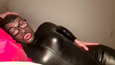 Snapshot of joanesxfree chatting on September 18, 9:42 pm The sweetest toy online show from September 18, 9:42 pm