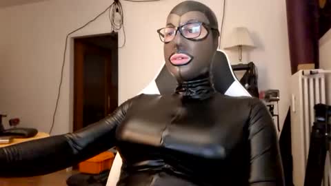 Snapshot of joanesxfree chatting on September 20, 8:47 pm The sweetest toy online show from September 20, 8:47 pm