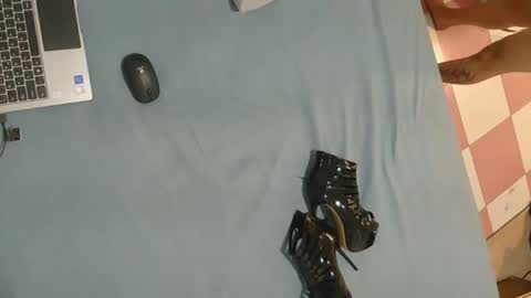 karla online show from April 19, 8:33 pm