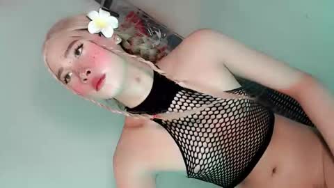 kettlyn18 online show from April 8, 10:16 am